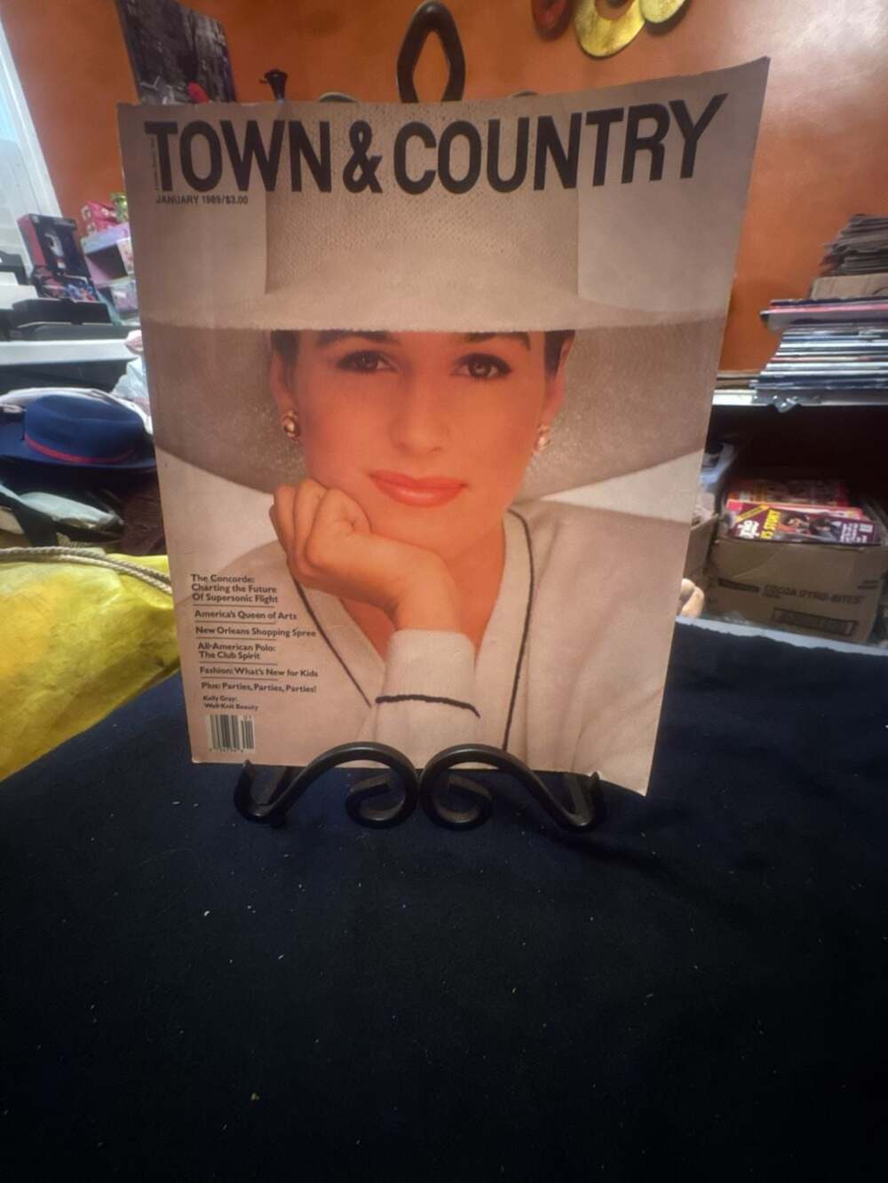 Town & Country Magazine January 1989 Edition